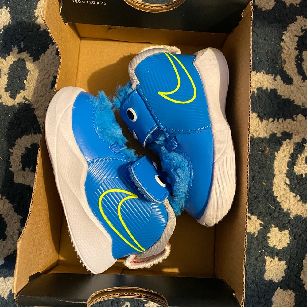Nike infant Team Hustle D 9 LIL sneakers